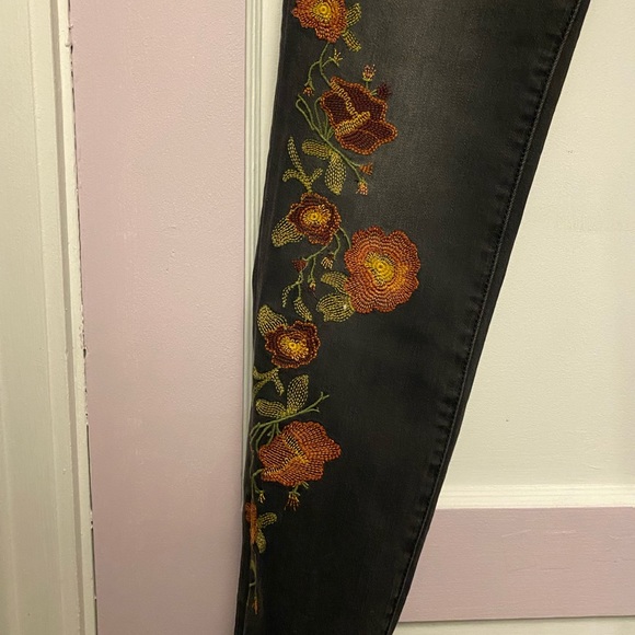 Embroidered Jag Mid-Rise Skinny Jeans - Picture 6 of 6